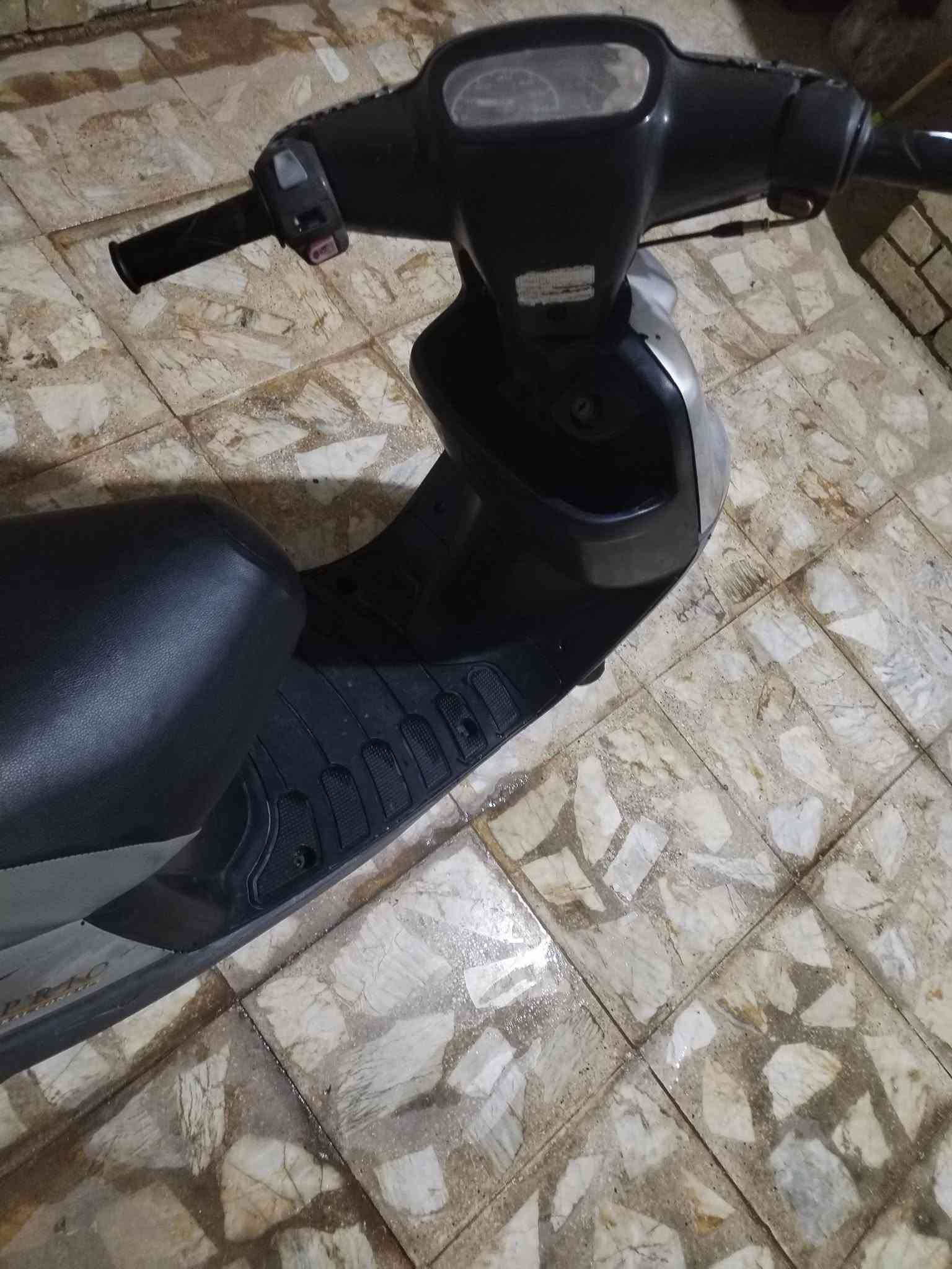 سلام عليكم دراجه بطه موديل 99 كفرات بلاديه تجفيت جديد بلك جديد كابريتر اصلي اصلي جديد الدراجه يرادلها ترتيبات قفل ستيرن شغال قفل جنطه شغال لايت امامي شغال مفاتيح ثنين وياها سعرها 175 قفل متوازي عليها ابو 170 لتخابرني رقمي *********** واتساب خاص ما موجود
