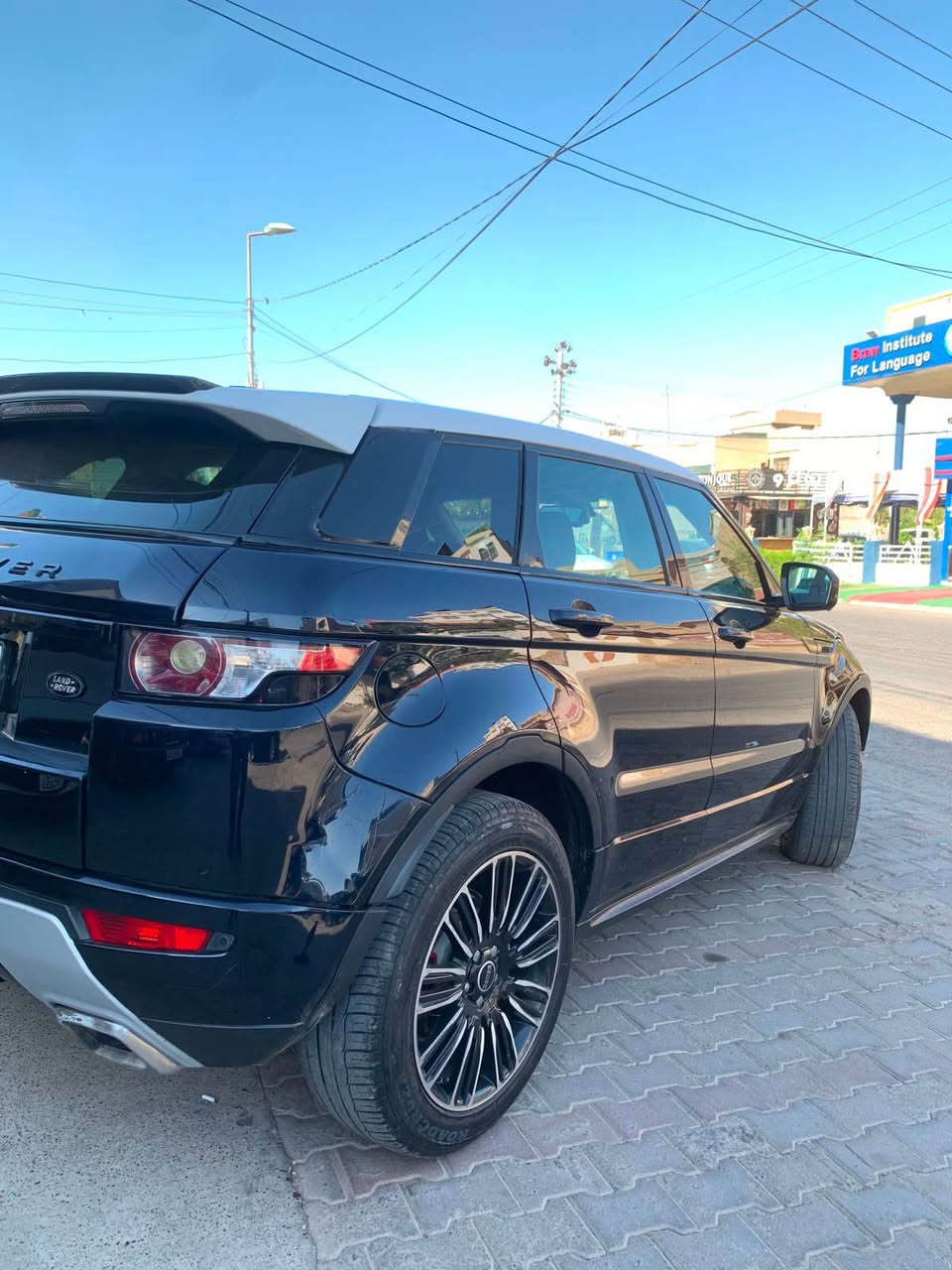 landrover Evoque 2012
مواسەفات / SD4 
مەکینە / 4 پستن   gaz  کەپس
ڕۆیشتن/ 206000km
                    تەعدیل ساردی بەینی دوو دەرکا رەسم دانراوە
بۆنتیەکەشی  کەمێک کاڵ بۆتەوە
بێ بۆیاخ clean title 
ڕقم سنوی نوێ2027
نرخ/  110$  
ناونیشان/ هەولێر
واتساپ/***********

عربی/
لاند ڕۆڤەر  ئی ڤوک ۲۰۱۲
کلین  کفالە عامە
تعدیل بین بابین بارد
و تکحیل صبغ بالبونید  مبین کلشی بالصور
مواسفات / SD4 
محرک / ٤ سلندر دیزل  کەبس
رقم سنوی جدید ۲۰۲۷

سعر / ١١٠ ورقە
عنوان/ اربیل
واتساب/ *********** أربيل, العراق

نص مكتوب في الصور:
- #530