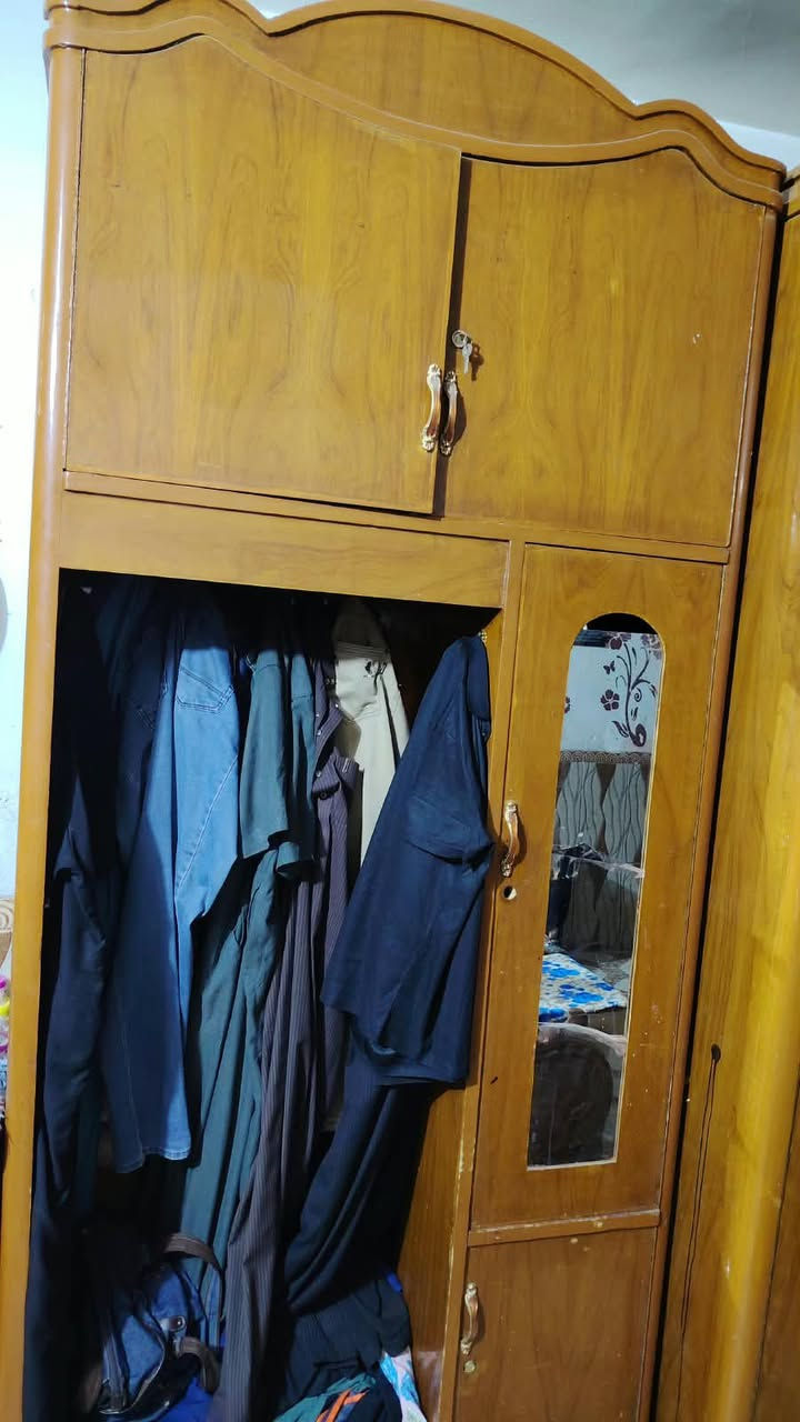 غرفه اخشاب تزكام نضيفه صاج درجه اولى ام السته طابقين السعر 850  مجال بسيط المكان النجف 
‏‪***********‬‏

