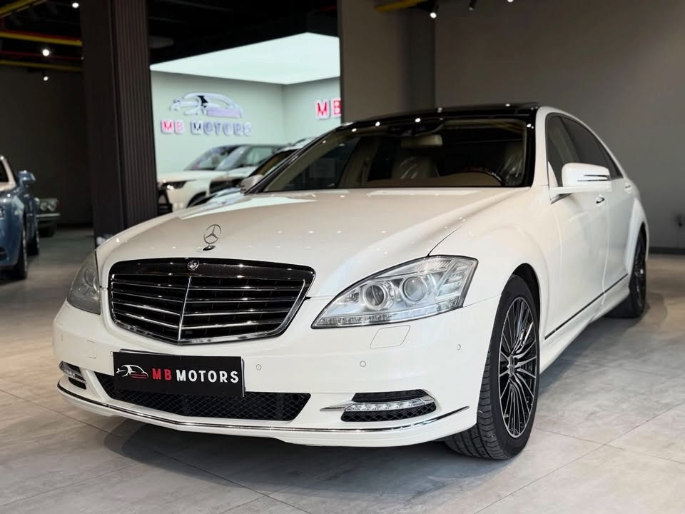 #مـارسـيـدس  اس كـلاسs500
#مـــوديـــــــل / 2013

#عــداد_الـمـسـافـة114 الـف 

#لــون ابيض ملكي الـداخــل مـلـكـي

#جــداً جـديـدة كـل نـقـص مـا بـيـهـا 
________________________

🔥 سقف اسود 
🔥هيدروليك ( 
🔥بانوراما 
🔥كامرات محيطية
🔥أبواب شفط 
🔥خمس بردات 
🔥محرك 8 سلندر 
🔥داخل بيجي
🔥ويل كب كروم amg
🔥انارة محيطية متعدد الألوان 
____________________________

علما ان ( سيارة وارد الماني ضرر خفيف جاملغ خلفي 

الباقي سيارة كلها كفالة ( كير محرك مكفولات )

#الـعـنـوان / بميسان

#الـهـاتـــف / ***********
