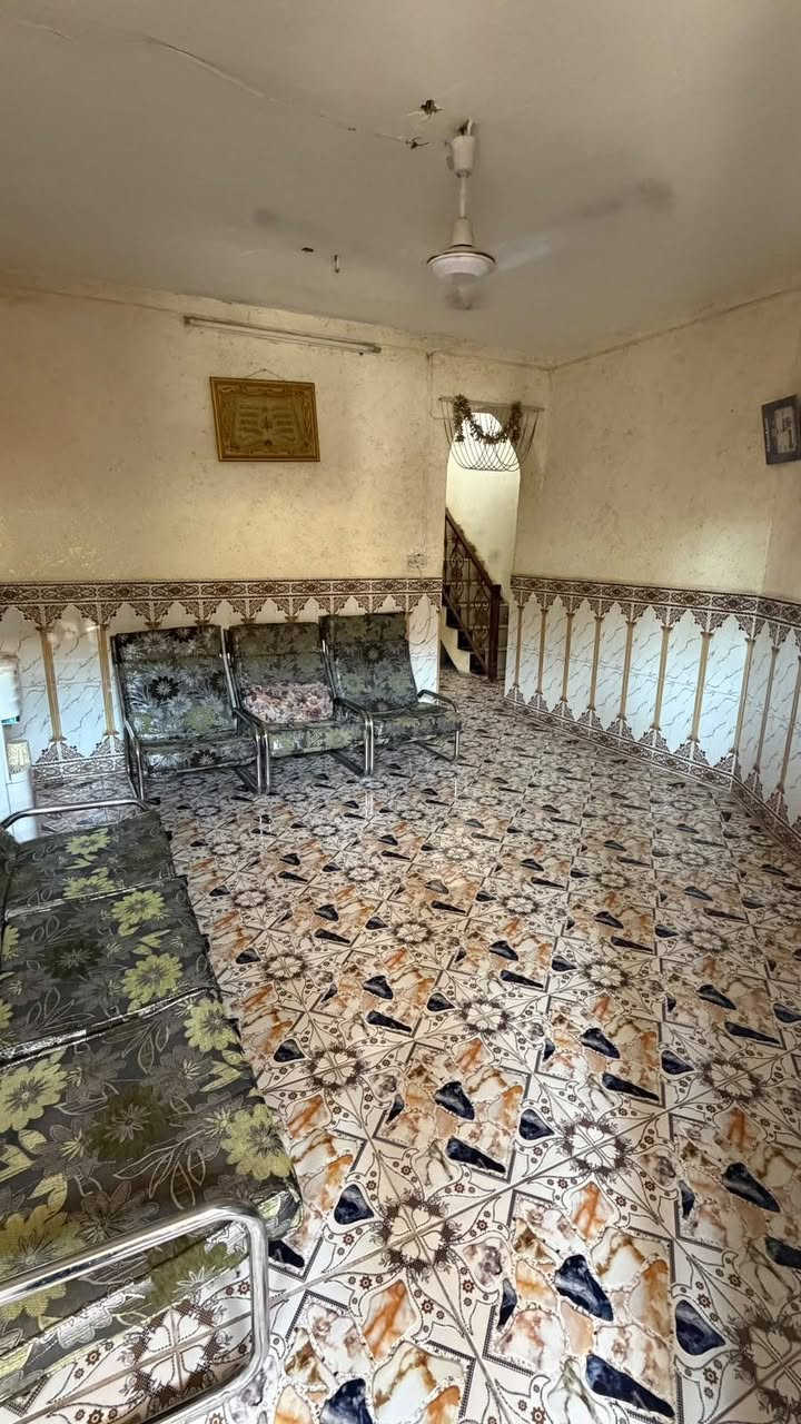 دار للبيع الموقع العبايجي فرع الكردي خلف اسواق قصي ركن على شارعين .المساحه ٣٥٠ متر الأتصال ***********
