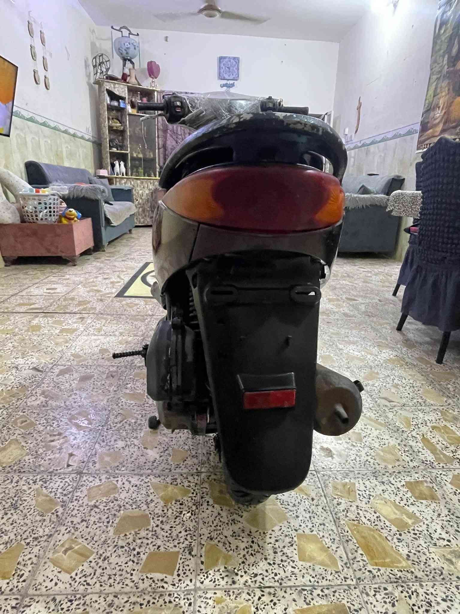بريز لايت فوك مكينة بلاد ممفتوحة كهربائيات كاملة فشكة بلاديه  نقصها باتري و واقيه صالنصه سعر ٤٥٠ وبيها مجال كلش بسيط ***********
