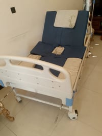 سرير طبي • ٧ حركات • مستعمل
