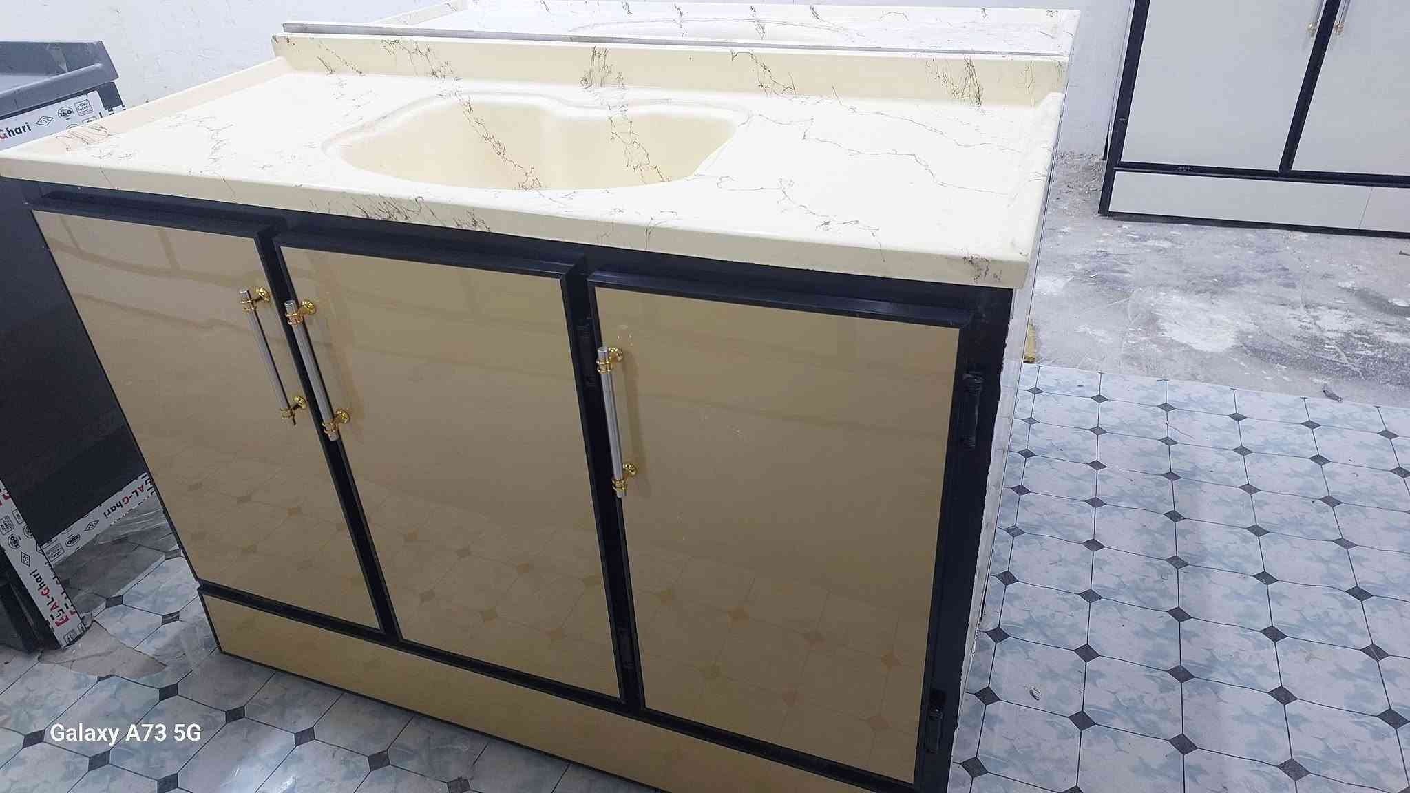 سلام عليكم  متوفر كاونترات  شغل جديد درجى اولى. مبطن وجهين. بنل. خدمه توصيل داخل البصره ***********

نص مكتوب في الصور:
- Galaxy A73 5G