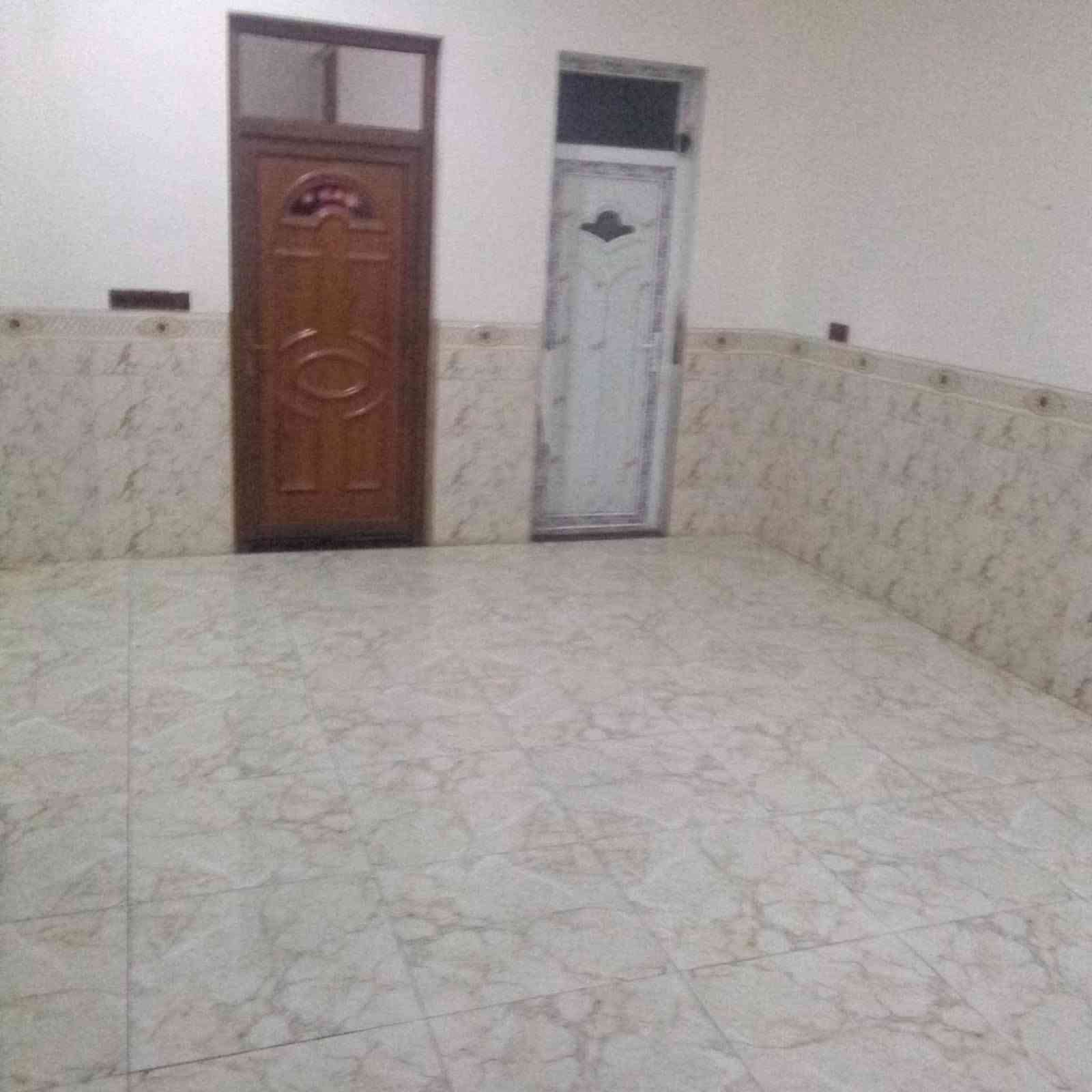 السلام عليكم ورحمه الله وبركاته
مشتمل للبيع في منطقة ٢٧ الشهداء التوزيع على شارع ٢٠ يبعد عن شارع ٤٠ ثلاثة قطع طابو صرف المساحه ١٢٥ م 
وجه ٦.٢٥ متر نزال ٢٠ متر 
بناء طابوق سنة ٢٠٢٢ 
السعر ٧٥ مليون وبي مجال 
الإتصال على صاحب الدار مباشر 
***********
***********
