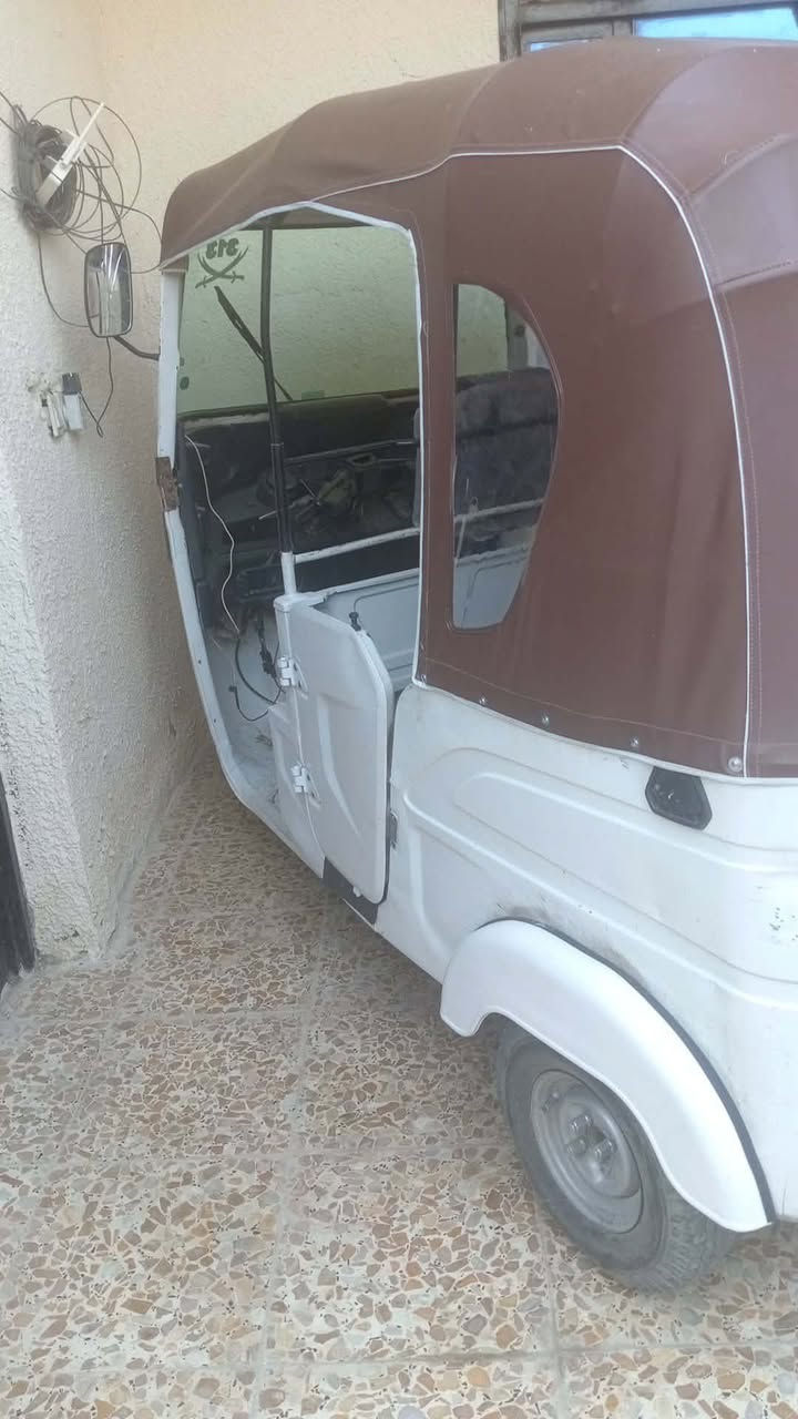 22 مسجله 21 بسمي  السعر 7 قفل بيها رش صبغ 
مكينه ما مفتوحه ابد التكتك بسمي 
بغداد مدينه الصدر 
‏‪***********‬‏
