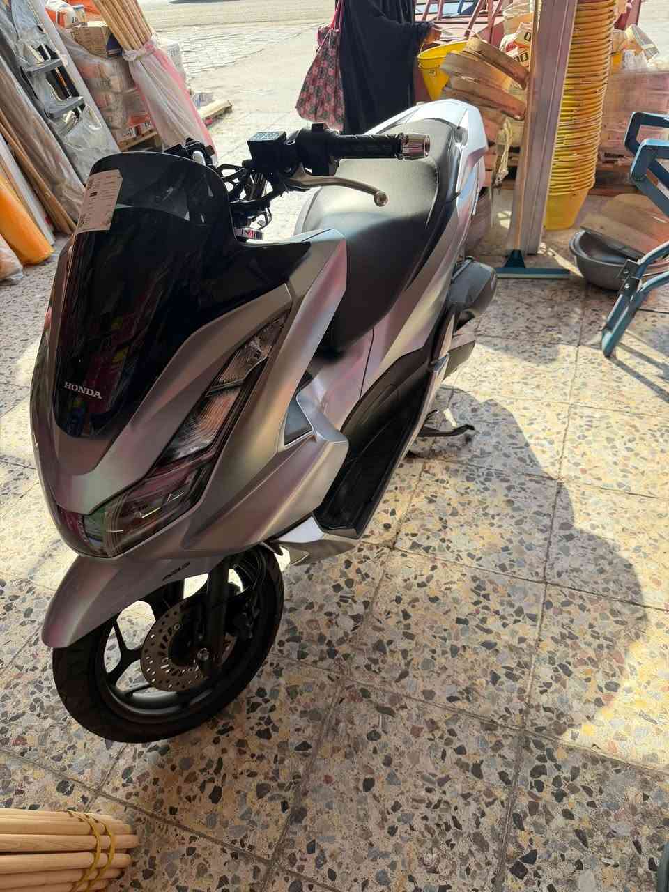 سلام عليكم جيل رابع وارد كوري الدراجه ماشيه ١٦الف جديده لوك 
سعر ١٥. وبيه مجال قليل   مكفوله مكان بغداد جديده ***********
