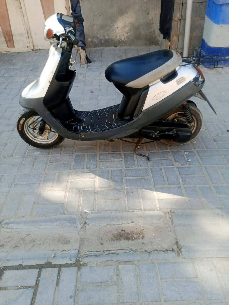 السلام عليكم
دراجه  بطه  شغاله محركهه ناعم وشلعتها قويه
السعر 150 وبيها مجال بسيط بيع مستعجل
الاتصال
***********
