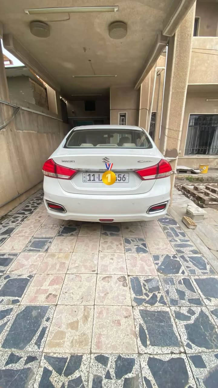 السلام عليكم 
🔥 للبيع سوزوكي سياز 2023 استلام شركة عامة🔥
(رقم بغداد)انكليزي 

🚘 Suzuki Ciaz 2023
(مكفولة كفالة عامة)

✨ المواصفات:
🔹 محرك 1.5 لتر اقتصادي وقوي
🔹 ناقل حركة أوتوماتيكي)
🔹 كاميرا خلفية
🔹 حساسات خلفية
🔹 مثبت سرعة)
🔹 تحكم من المقود
🔹 بلوتوث + USB + AUX
🔹 مرايا كهربائية مع إشارات جانبية
🔹 زجاج كهربائي
🔹 مكيف ثلج وتبريد ممتاز
🔹 نظام ABS 
🔹 شنطة واسعة جداً

(الكاعيات والكبات والكتلوك والجك بل نايلون ما مفتوحات سبير منازل)

السيارة ماشية (١٨،٠٠٠ زيرو)
💰السعر:135

📍 الموقع: بغداد

📞 للاستفسار ***********
