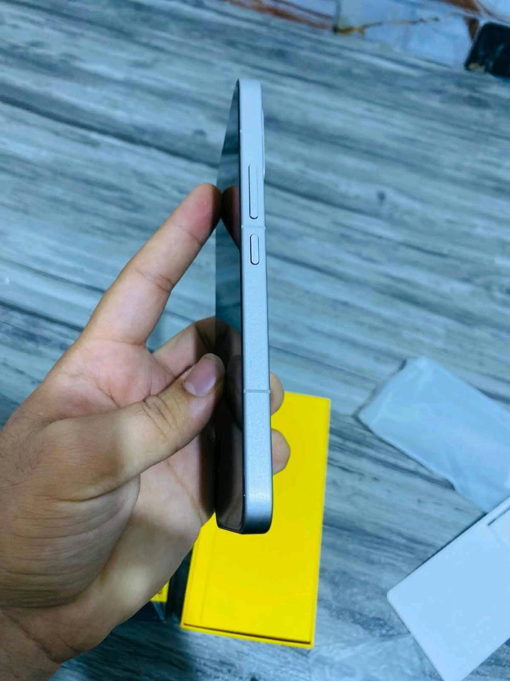 سلام عليكم 
وحش العاب
Poco X8 Pro Max 
لون ابيض بوضع الوكالة الملحقات مامفتوحة  ويا كفرين 
سعة التخزين: 256
المعالج: Dimensity 9500s مخيف 
بطارية 100دورات الشحن 10 
سعة البطارية 8500
 جديد إستعمال 20 يوم 
بيع او مراوس عدا الايفون 
بغداد زعفرانية 
***********