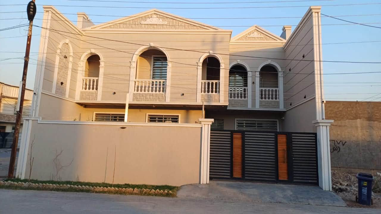 سلام عليكم
بيت 240 متر درجه اولى
4 غرف نوم 2 ماستر
سند 25 بمجمع السلطان 
يبعد عن المدارس الابتدائي
والاعدادي 100 متر على الشارع العام
شارع 15 للبيع للاستفسار اكثر الاتصال 
واتس ***********
