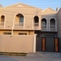 بيت 240 متر درجه اولى 4 غرف نوم 2 ماستر سند 25 بمجمع السلطان  يبعد عن ...