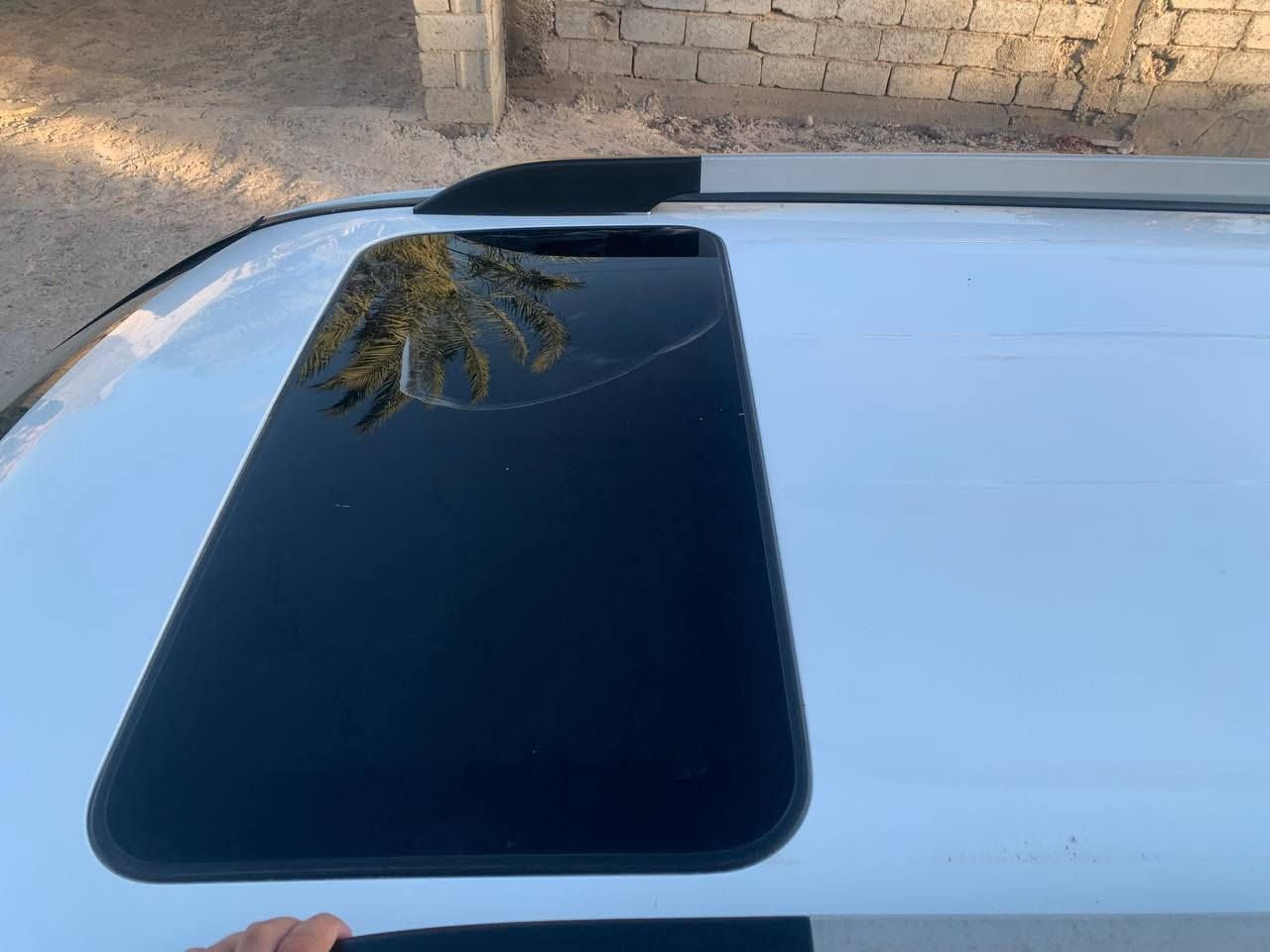 السلام عليكم
للبيع او مراوس
مهافي ٢٠١٢ خليجي
رقم بغداد بسمي 
كلش حلوه مثل ما موضح بالسونار
محرك 6 
السيارة جديدة وجاهزه حداديه مكينه كير تبريد ثلج
7 راكب 
السيارة مواصفات فول واحد على واحد للخير 
فتحه 
بصمه 
كشن كهربائي السايق والعبري 
كشنات جلد
جنطه شفط
مري شفط
3 قطع تبريد 
حساس خلفي 
كامرة 
  السعر ١٤٥§ وبيه مجال 
عنوان بغداد
اتصال على الرقم 
***********
