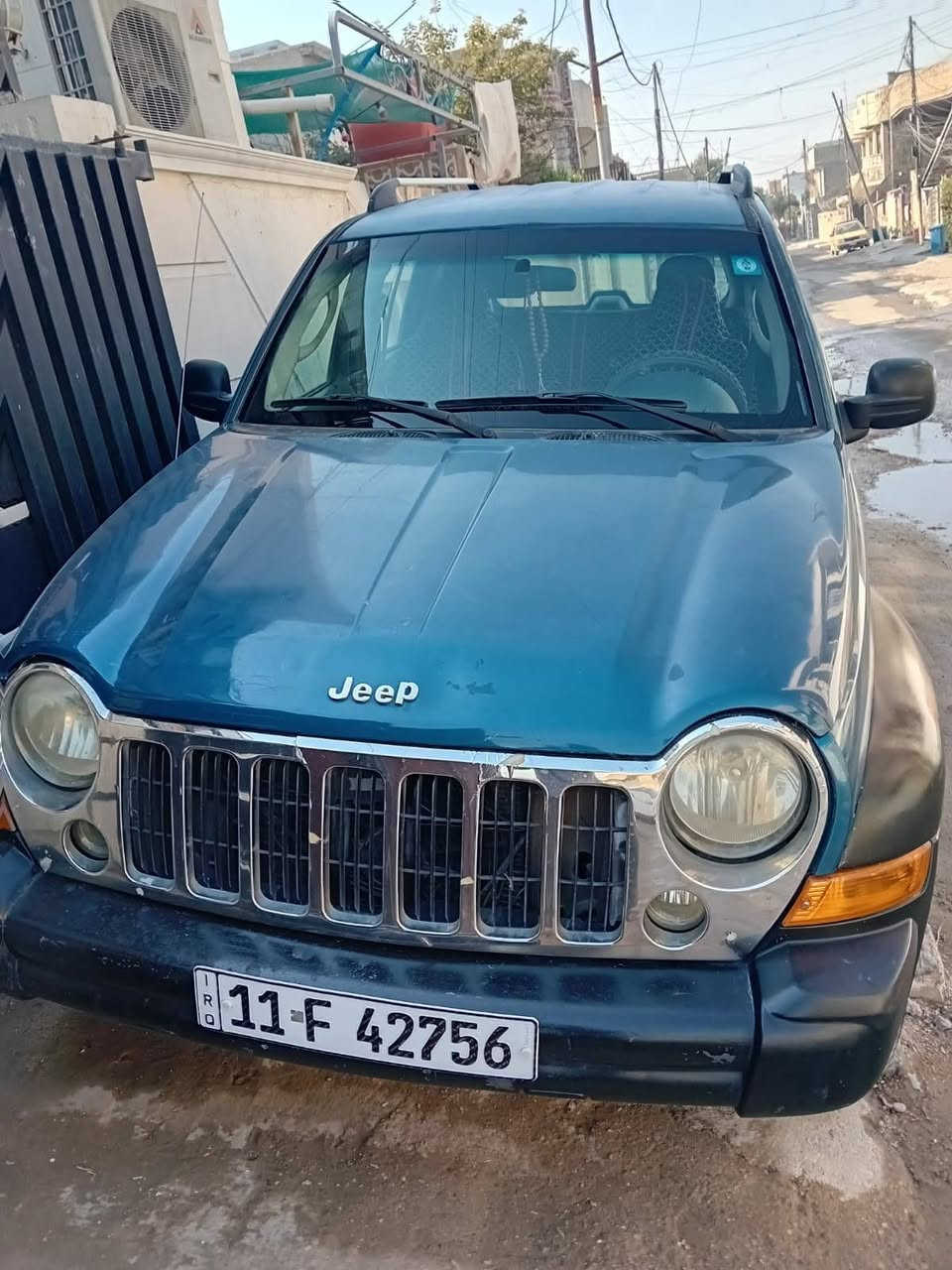السلام عليكم ..
جيب ليبرتي 
2006
حجم المكينة 3.7  v6
مكينة گير كفالة 
مكفولة من الضربة من صبغ 
للاتصال او واتساب. ***********
مكان سياره بغداد بلديات
