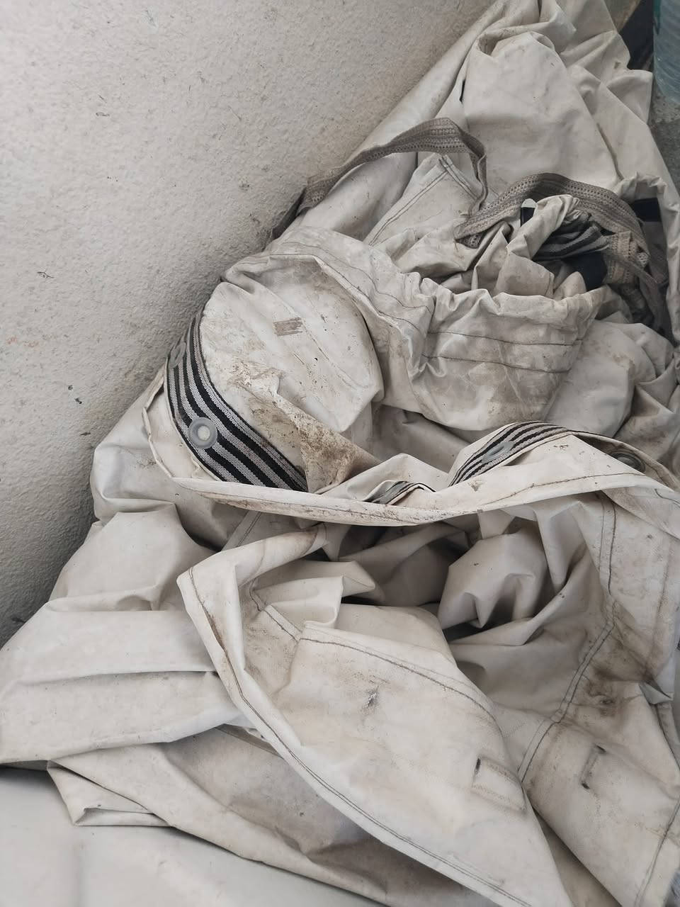 السلام عليكم 
محجر كنتر جديد مامستخدم ابد
مع چادر قمارة الكنتر جديد ومضموم
مثل مموضح بالصورة 
رايدهن ب 500 وبيهن مجال حگ الجية ان شاء الله 
للشراء فقط الاتصال :- ***********
البصرة قضاء الدير
