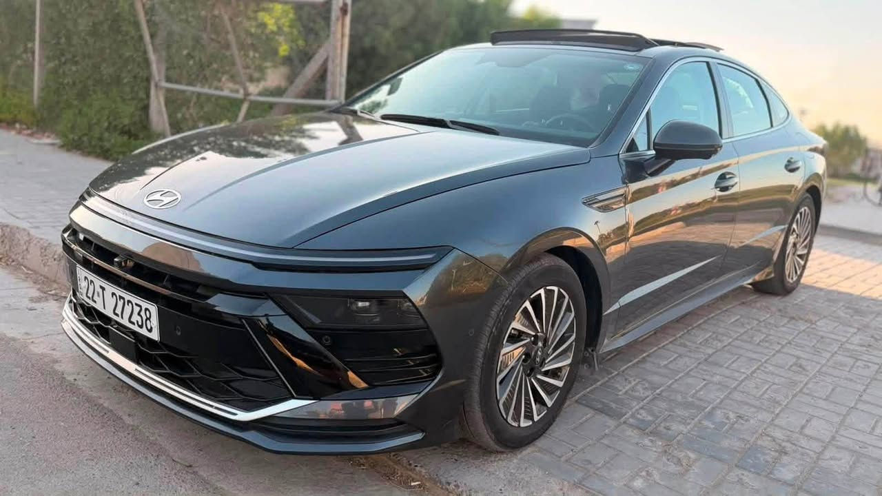 � سوناتا هايبرد LIMITED موديل 2024 للبيع  فقط 🔥
وارد أمريكي 🇺🇸
سيارة فول مواصفات، نظيفة ومرتبة وكلشي بيها يفتح النفس 😍

🔹 محرك 2.0 هايبرد
🔹 شاشة 12.3 إنج + گيج إلكتروني 12.3 إنج
🔹 فتحة بانوراما ☀️
🔹 شحن وايرلس
🔹 كشنات جلد كهربائية
🔹 كشنات تدفئة + تبريد + ذاكرة
🔹 ستيرن تدفئة
🔹 فول رادار وحساسات أمامية وخلفية
🔹 4 كاميرات 360°
🔹 بصمة وتشغيل عن بُعد
🔹 تقدم السيارة وترجعها بالبصمة
🔹 مرايات كهربائية
🔹 صندوق كهربائي
🔹 LIMITED يعني فول مواصفات على أصولها 👌

⚠️ وبالنسبة للحادث، ماكو شي مخفي:
أدزلكم صور الحادث الأصلية حتى تكون الصورة واضحة.
الضرر كان بالواجهة الأمامية فقط، وتم تبديل البنيد والجاملغ الأمامي.

✅ الشواصي مكفولة ونظيفة
✅ المحرك مكفول
✅ الكير مكفول
✅ الغود مكفولة 
✅ باقي السيارة مكفول

يعني السيارة حالياً مرتبة وجاهزة للاستخدام، واللي يريد سيارة هايبرد فول مواصفات يشتري وهو مطمئن

💰  للأستفسار او السعر خاص او ع الرقم ***********
