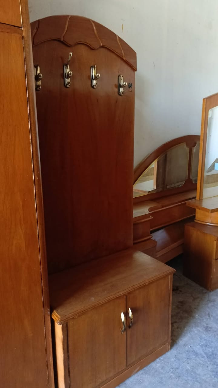 يوجد لدينا غرف نوم صاج عراقي فول نظيف العنوان قريه صدر النهر الشارع العام أي استفسار اتصل على الرقم ***********
