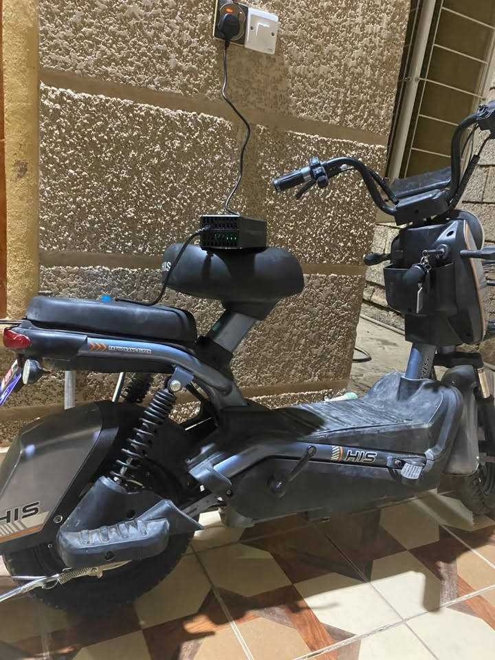 دراجة شحن للبيع نضيف سويج وبصمة  وكارت بطاريات نضيفة كلشي شغال بيهة مكاني الشهامة او مراوس بدراجة  نارية وعادي ادفع فرق حسب النضافة  متوفر وتساب وعلخاص هم الرقم ***********
