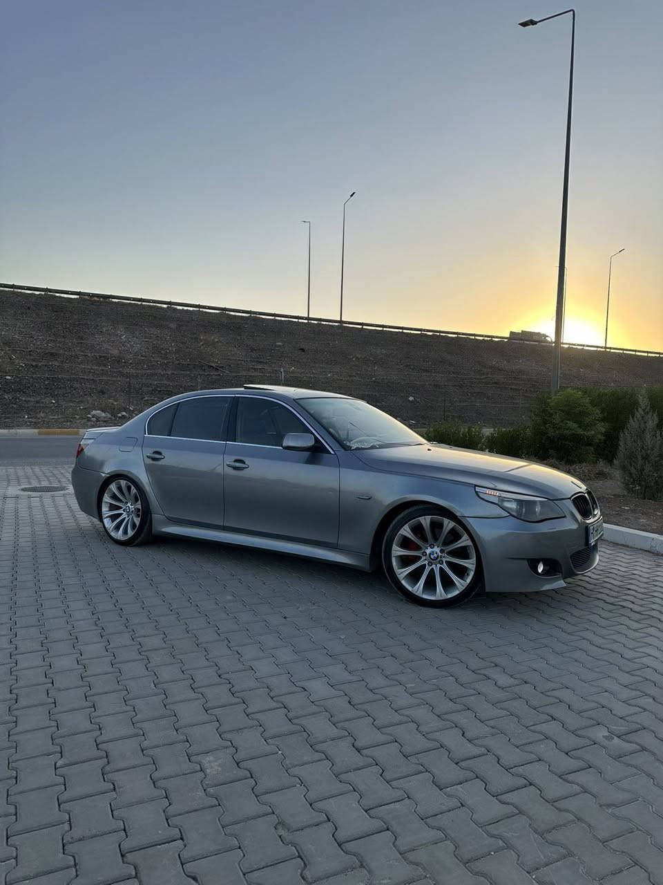 Bmw جاوبرو موديل 2005 بيليدان موسو براوه گير مه كينه كاره باي هه موي به شه رت فول فول قه پات مواصفات مه كينه 530 نوزل كورت ته بريد له سه ر سويج سيلايت كوشن جلد كوشن خه زن كاره باي مه ساج سياحي مه نه فيست عسلي هه موي به شه رت جار تاو ويلي لوك لوكي له سه ره فول مواصفات ناتوانم باسي هه موي بكه م 
سعر 83 معامله ژم *********** هه ولير خه بات أربيل, العراق
