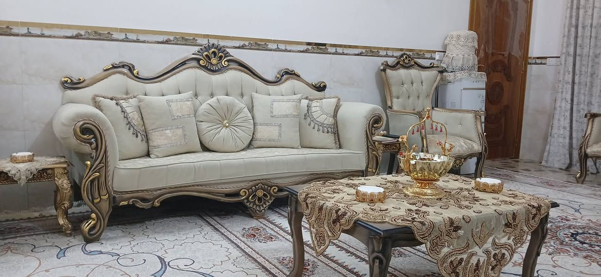 تخم ونص ملكي تركي خشب زان الأصلي لون بيجي نظيف جدا ١٥ مقعد (تخم ونص) مع سيت طبلات
