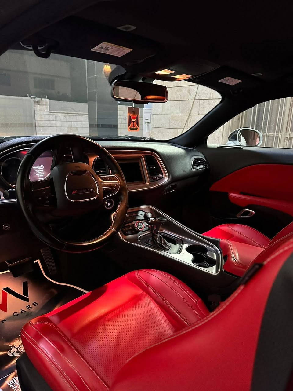 سلام عليكم دوج جالنجر (SXT2020) للبيع السياره داخله كلين  مواصفات الsxt معروفه شاشه تدعم كاربلي تحكم ستيرن كشن سايق كهرباء السياره جديده تبريد ثلج ماشيه 27الف ميل السياره كير محرك كفاله عامه محركهة (6v)
(3600)سيسي صور امريكا وسونار موضح بلصور السياره رقم بغداد الجديد هزة جديده تحويل ثاني يوم
السعر20000$ 200ورقه وبيها مجال السياره مكانها (حي الخضراء)
للاستفسار***********_***********
