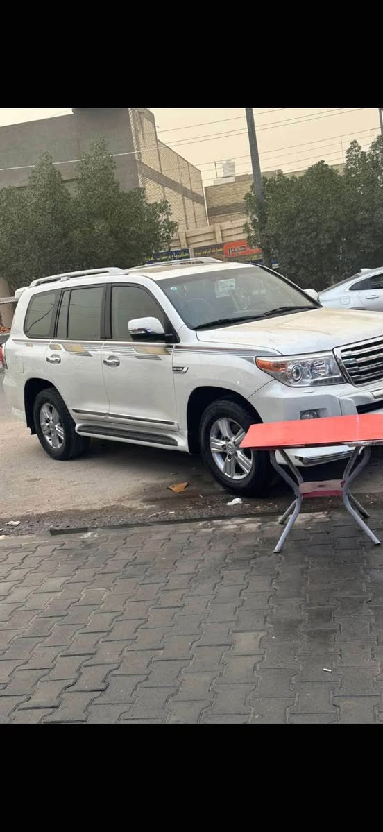 لاندكروزر • موديل ٢٠١٠ • بدون حادث