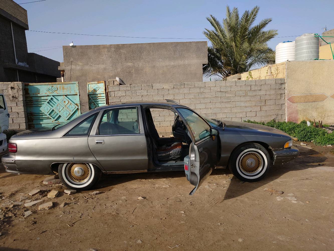 دولفين موديل 1992 بيع او مراوس 

مكينه 350 (5700)
كير 700
  مصبوغه عام 
تبريد شغال

حداديه نص عمر 
تخم تاير جديد جواها
باتري جديد 
ترايك وين ما تريد
تفاصيل ازيد ع لخاص 
مكانها بغداد تقاطع النهروان

رقمي ***********