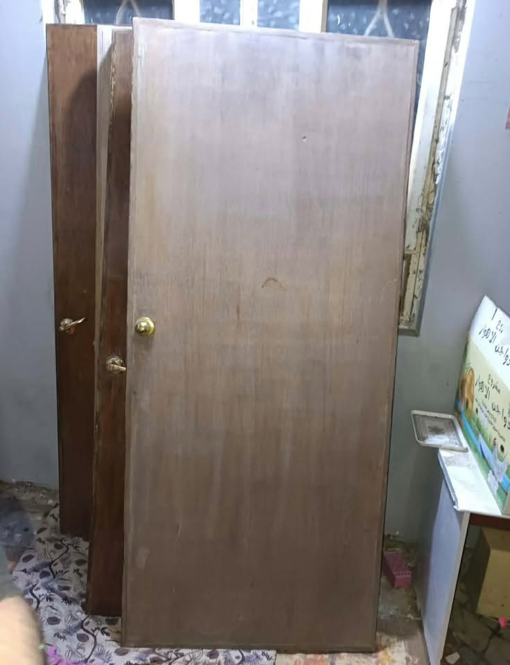 🚪بيبان خشب ثقيل العدد 5

قياس الباب :
• الارتفاع 212 cm
• العرض 92 cm

مكاني الناصرية 

 السعر واتساب ↪️
***********
