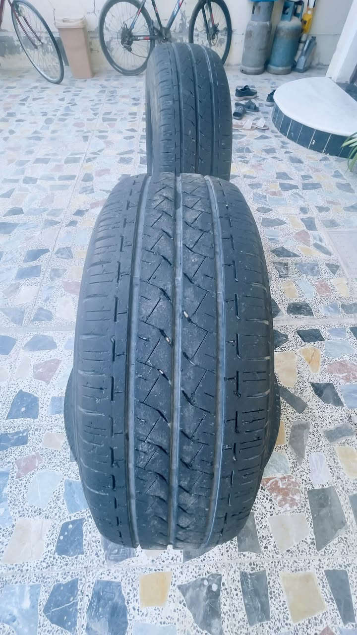 السلام عليكم
تايرات هايسه ام بوز 
اخو جديد تخم 
حجم 235/65/R16

سعر ٣٠٠  الف بيهن مجال 
مكان بغداد تقاطع نهروان 
***********
