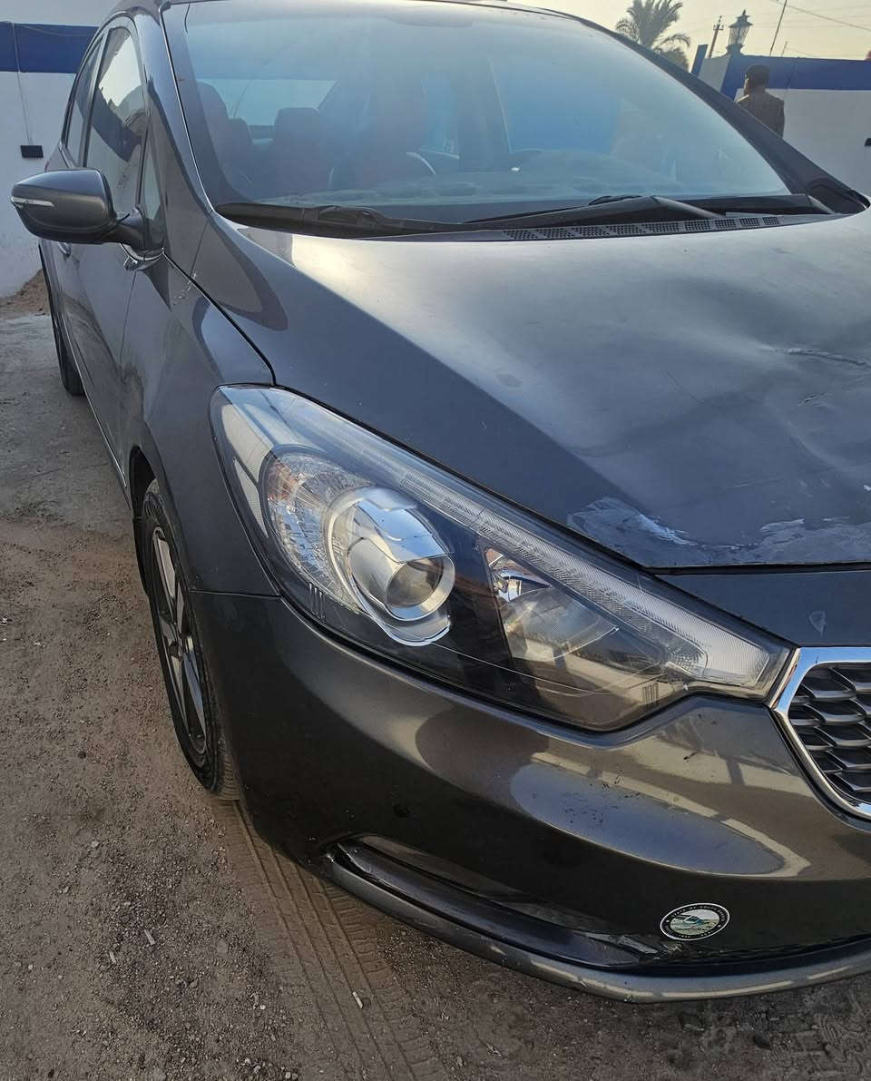 السلام عليكم سيراتو ٢٠١٤ بغداد بأسمي فول مواصفات عدا البصمه
بيه جراد قماره وصندوق وبنيد هذا اللون كله هيج 
سعره ١٠٠ بيه شبر براس البنيد تعديل مبين بصور 
***********
