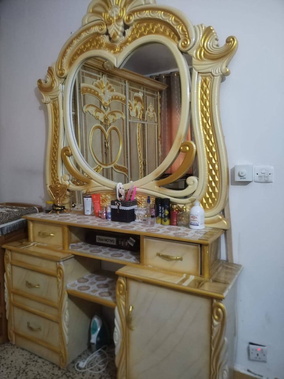 🪵 غرفة خشب حطاطه للبيع 🪵نضافه فول بعددها جديده
💰 السعر: 775 ألف
🤝 بيها مجال
📱 واتساب فقط: ***********
