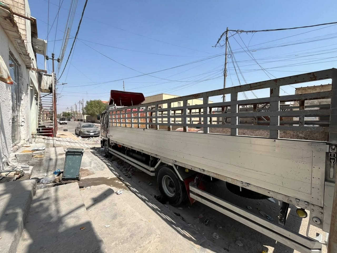 سلام عليكم 
هينو طيره للبيع 
مكينه 70عادي لاتبخير لا تنقيص 
كير اكسل سوبر 
شاصي 6وربع للاخير بعده بلزكه الشركه 
مكان السيارة بلبصره 
مديله 93
رقم بصره 
سعره /175بيه مجال
***********/***********
