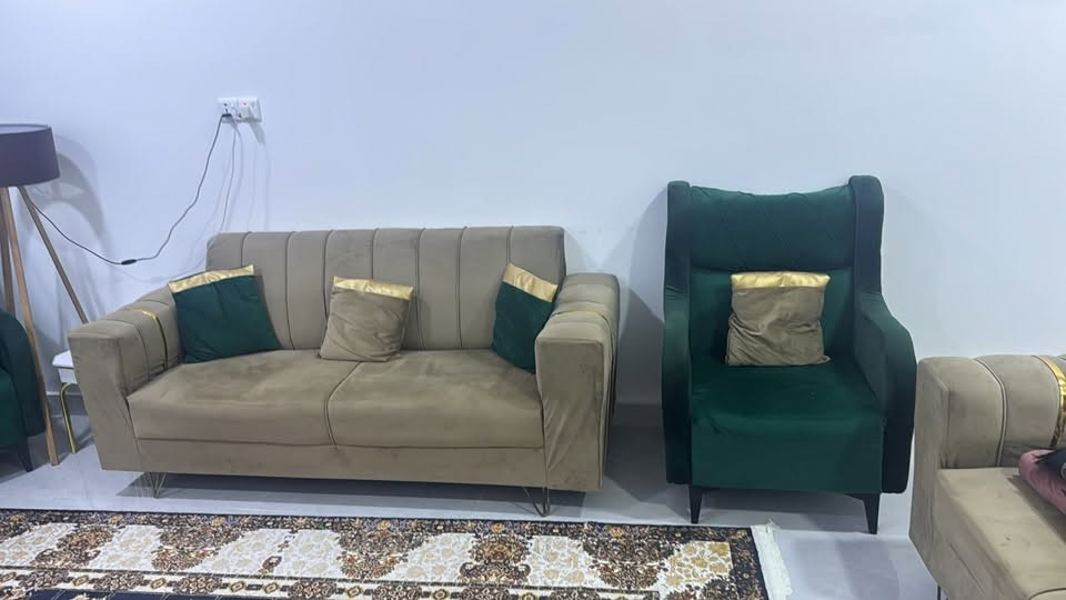 طقم كنبات • ١٠ مقاعد • تالف بوحدة