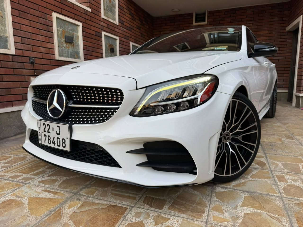 🚘🔥 Mercedes-Benz C300 2020 | AMG Black Edition 🔥🚘
💰 السعر: 259 ورقة
📞 *********** 

✨ للبيع مرسيدس C300 موديل 2020 – Black Edition – AMG Kit – Full Option ✨ 

🔸 المواصفات والتجهيزات:
• محرك 2.0 Turbo – 4 Cylinder
• قوة حوالي 255 HP
• ناقل حركة أوتوماتيك 9G-TRONIC
• AMG Exterior Package
• Black Edition
• جنوط AMG رياضية
• LED High Performance Headlights
• إضاءة داخلية Ambient Lighting
• شاشة وسطية Central Display
• نظام Apple CarPlay & Android Auto
• Bluetooth و USB
• كاميرا خلفية
• حساسات أمامية وخلفية Parking Sensors
• تشغيل بصمة Keyless Start
• دخول ذكي Keyless-Go
• مقاعد كهربائية
• ذاكرة للمقاعد
• تدفئة مقاعد
• مقود AMG متعدد الوظائف
• مثبت سرعة Cruise Control
• نظام مراقبة النقطة العمياء Blind Spot Assist
• نظام تحذير الاصطدام والمساعدة على الفرملة
• نظام المحافظة على المسار Lane Keeping Assist
• ABS / ESP / Traction Control
• فتحة سقف
• تكييف أوتوماتيك Dual-Zone Climate Control
• فرش داخلي فاخر
• تشغيل وإطفاء أوتوماتيكي
• مرايا كهربائية وقابلة للطي
• حساسات مطر وإضاءة
• Drive Select بعدة أوضاع قيادة 

📌 العداد: 45,000 ميل
📌 رقم أربيل – بأسمي شخصياً
📌 فحص وهزة ورقم كلها جديدة ✅
📌 حادث بسيط جداً – فقط طرف الجاملغ الأمامي
📌 بدون أي أضرار داخلية 

💎 سيارة مرتبة جداً وشكل AMG Black Edition مميز، والمواصفات غنية. 

📍 العنوان: بغداد – الدورة – شارع أبو طيارة
📞 *********** 

💰🔥 السعر: 259 ورقة فقط
