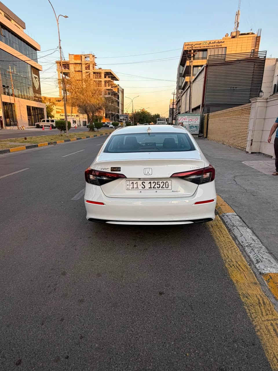السلام عليكم Honda سيفك hybrid sport 2025

       حجم المحرك : 2000 sport هايبرد

ضرر السياره : حافت البنيد بارد فقط و حافت الباب بارد
        
حالة اليرباك : سليمه بدون ايرباك
المسافه المقطوعه : 33 ميل

#مواصفات
• مكينه 2000
• شاشة 
•فتحه
• كاميرا خلفية 3 انظمة
• رادار امامي
• مانع تصادم
• محدد مسار 
• تصحيح مسار
• شفتات بالستيرن
• مثبت سرعة
• مانع انزلاق
• دخول ذكي 
• إنارة ترحيبية
• هاندبريك كهرباء
•لايت عدسات زينون
• نظام اوتو لايت Auto
• لايت العالي زنون 
• حساسات مطر 
• حساسات دخول الإنفاق
• حساسات ضغط هواء الإطارات
• أوامر صوتية
• 3 أنظمة قيادة (eco, ev, sport)
• بلوتوث
• مدخل USB + AUX 

السعر : 175$ وبيه مجال قليل

تفاصيل اكثر هذا رقمي ☎️ *********** تحياتي 
مكاني بغداد الزعفرانيه

