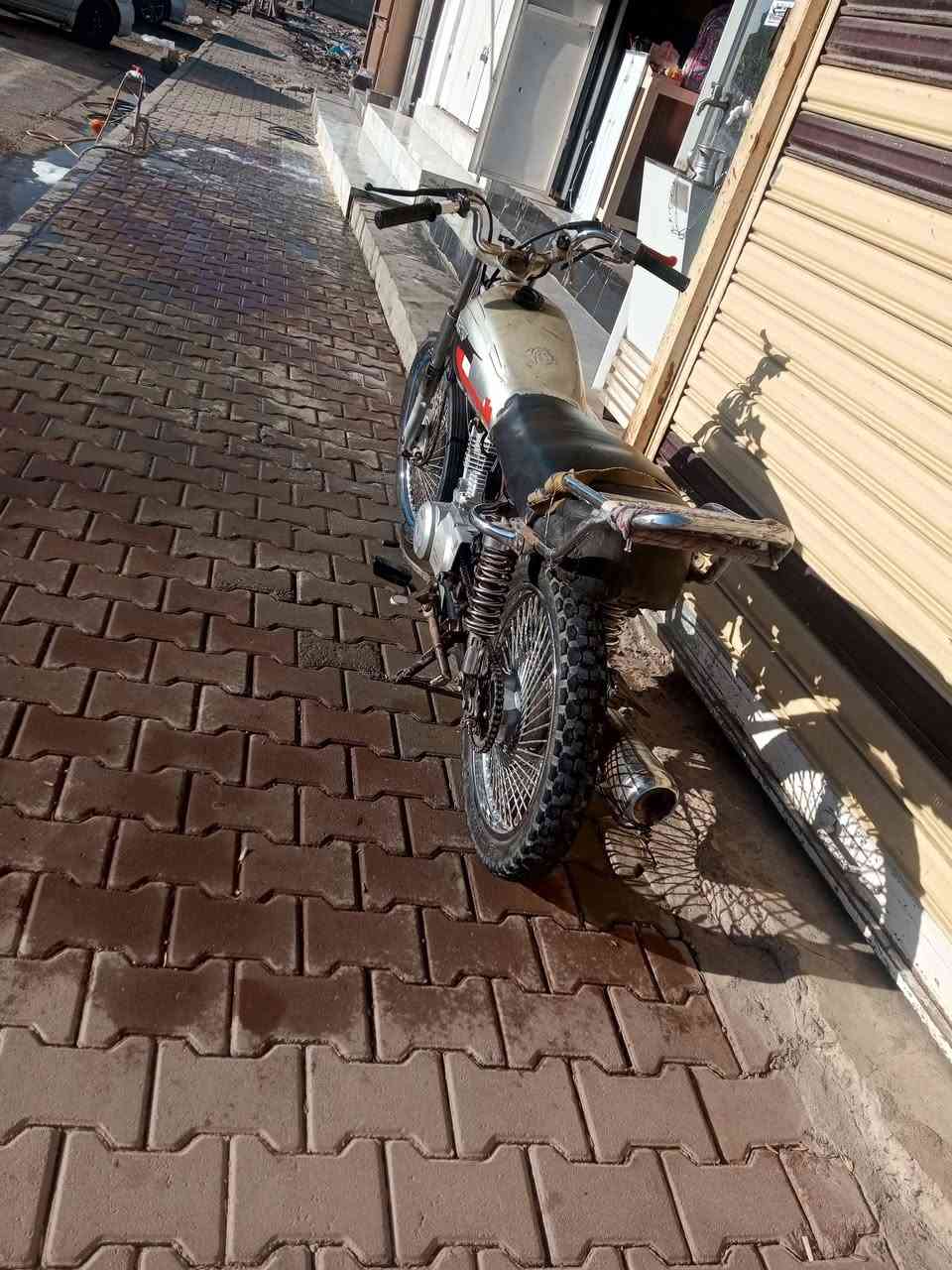 بسم الله يوجد موطور للبيع سعر 200 وبيه مجال للاستفساراتصل ***********
