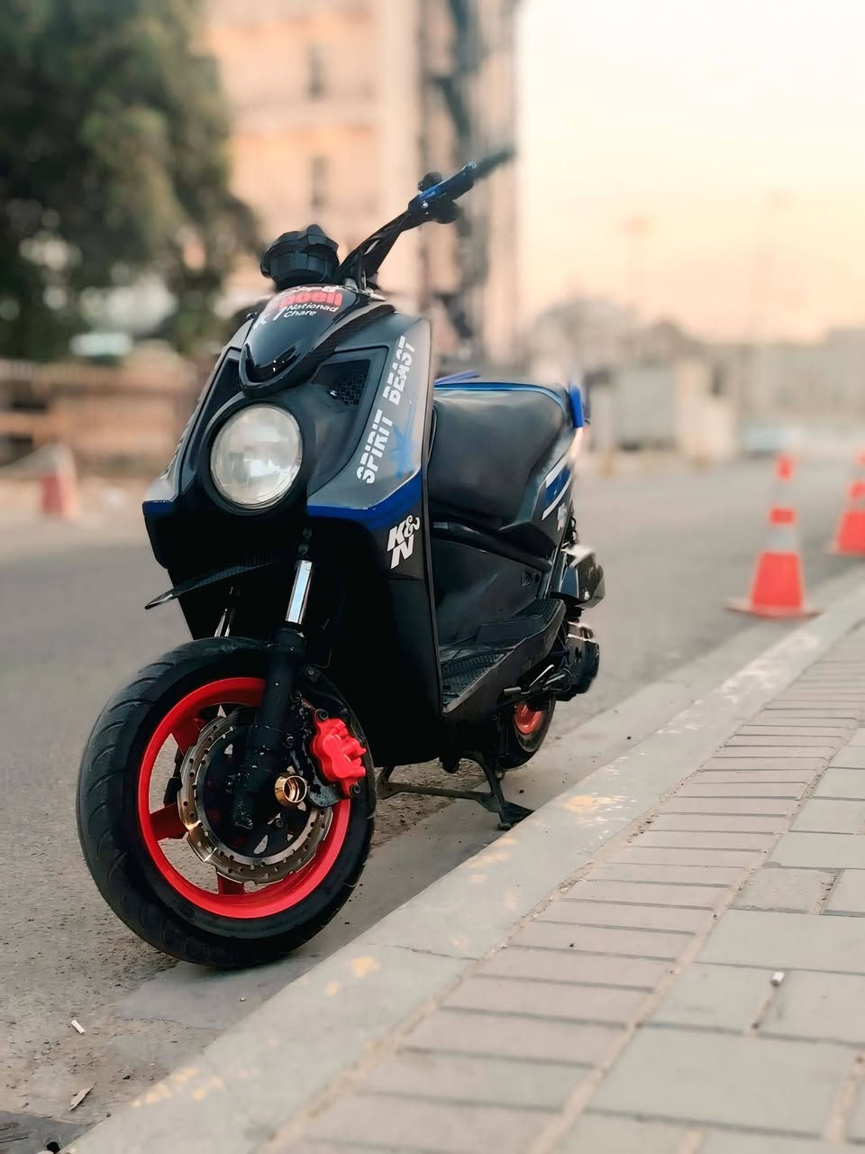 سلام عليكم جبلي للبيع
 بكلايت  ار 9 دراجه بلاديه مكفوله كفاله عامه تعال وسوف بعينك جيب فيتر وتعال *********** مكان مدينه الصدر مو شراي لا تعامل  دراجه متعوب عليه
السعر مليون و ٤٠٠ وبيه مجال

