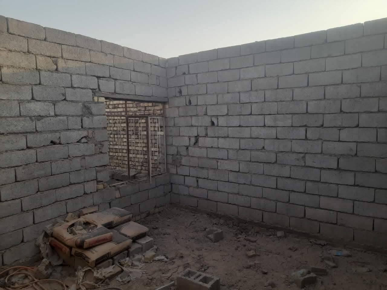 يا الله سلام عليكم هيكل البيع مساحه 200 يتكون الهيكل من غرفتين نوم وصاله وحمامات داخليه مرقم وكامل وخدامت ماي مجاري كهرباء مدارس بناأ بلوك اساس طابوك وجوه جلمود  حي الحكيم نزله بيت زرزور وتكدر تنزل عليه من نزله حسينت لاحرار 
السعر 13مجال الشراي *********** انتصال عل رقم خاص مفتوح
