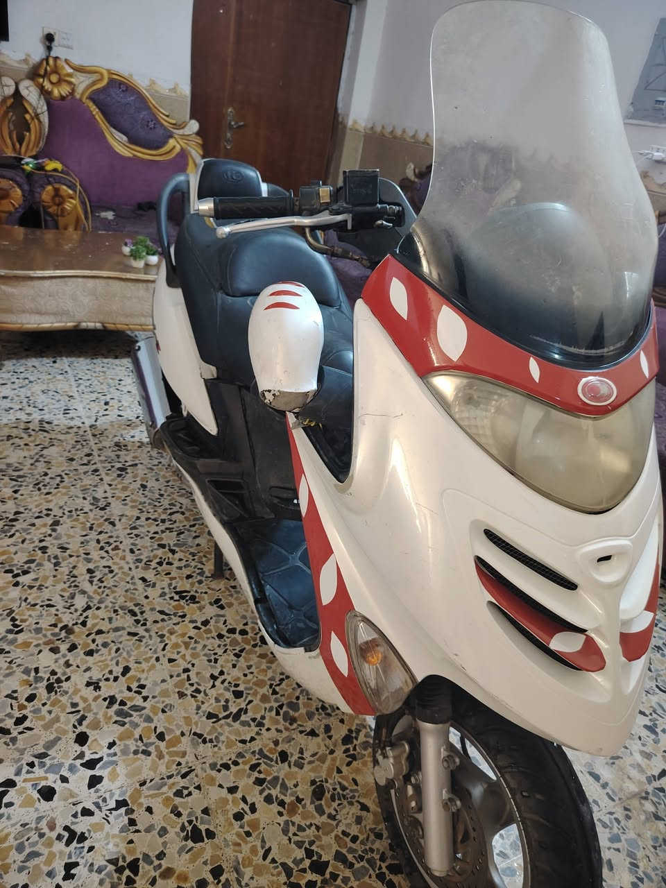 يا الله دراجه كايمكو محرك250cc مسجل رقم وسنويه تحويل ثاني يوم سعر900وبي مجال مكان رمادي بريشه هاذ رقمي للتواصل ***********مو شراي لا تعبني ولا اتعبك
