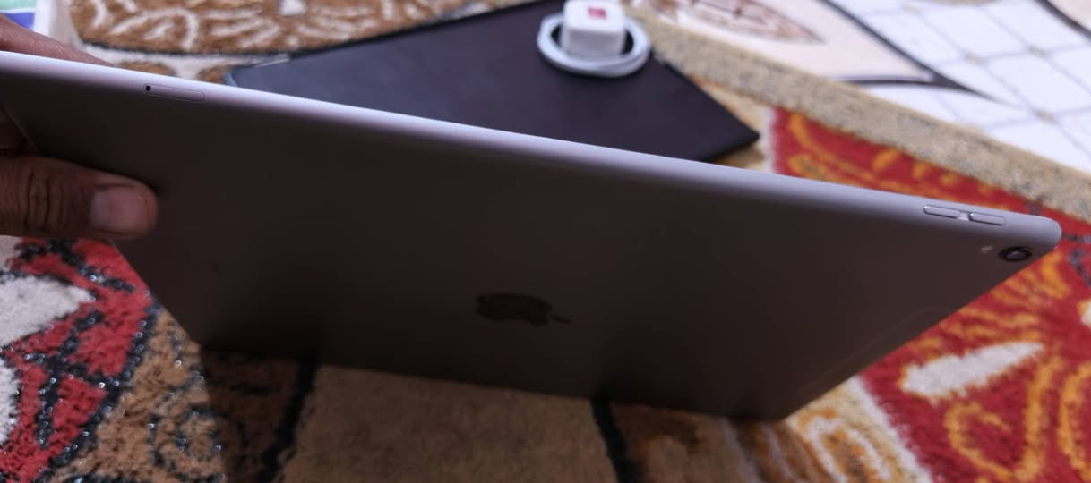 ايباد برو 12.9 • ٢٥٦ • بطارية ٨٩%