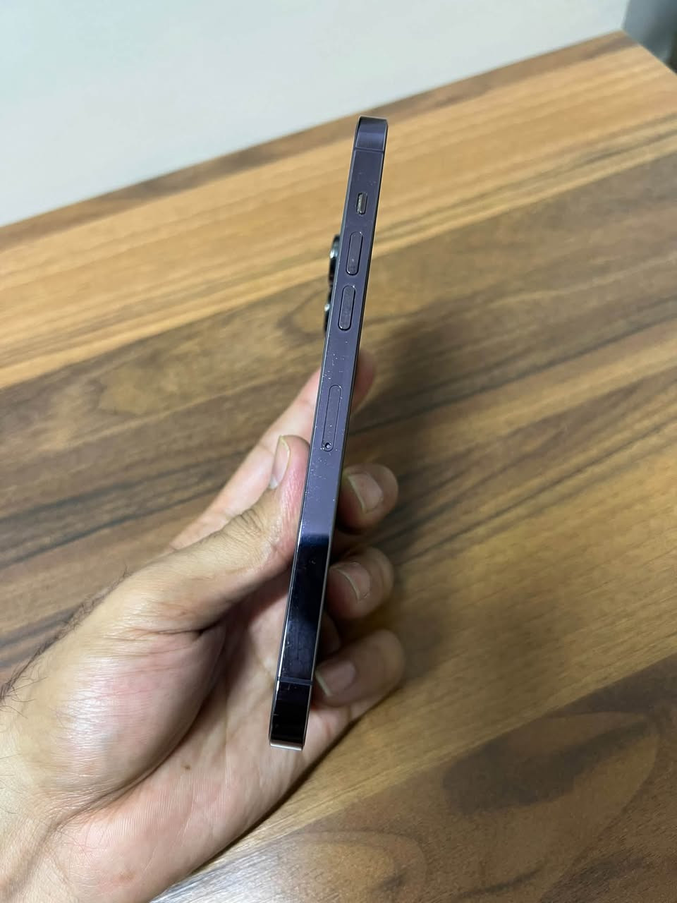 ١٤ برو ماكس دبل خط ٢٥٦ بطاريه ٨٩
مبدل ظهر جهاز نظيف مكان بغداد سعره
٧٧٥ الف 
***********

نص مكتوب في الصور:
- ٢:٤٠
- حالة البطارية والشحن
- >
- كما هو الحال مع البطاريات القابلة لإعادة الشحن، بطارية الهاتف قابلة للاستهلاك وتصبح أقل فاعلية مع الوقت. معرفة المزيد...
- الحد الأقصى للقدرة
- ٨٩٪
- هذا قياس لقدرة البطارية مقارنة بقدرتها عندما كانت جديدة. قد تتسبب القدرة المنخفضة بتقليل ساعات الاستخدام بين عملية الشحن والأخرى.
- أقصى قدرة للأداء
- ستساعد الأنظمة المضمنة في النظام والمكونات في تخفيف آثار الأداء التي قد تلاحظها أثناء التقدم الكيميائي في عمر بطارية iPhone.
- شحن البطارية المحسن
- للحد من استنزاف عمر البطارية، يتعلم الـ iPhone من عادات الشحن اليومية، بحيث ينتظر ولا يتجاوز ٨٠٪ حتى يحين موعد حاجتك إلى استخدامه.
- ٢:٤١ حول iPhone الاسم اصدار iOS 26.5.2 اسم الطراز iPhone 14 Pro Max رقم الطراز MQ8A3CH/A الرقم التسلسلي H1FYWTC24C الأغاني الفيديوهات الصور السعة ٢٥٦ غ.ب. متوفرة ٢٣٧,٤ غ.ب. عنوان WLAN C4:AC:AA:4F:DD:F7 Bluetooth C4:AC:AA:5F:16:E7 البرنامج الثابت للمودم 4.51.04