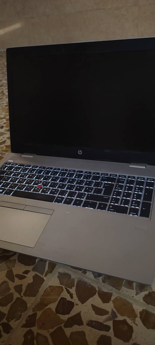 سلام عليكم اخوان لابتوب hp
نضيف
 الشحن مالته يطول اكثر من ساعتين
الجيل الثامن وهاي تفاصيله بل صور
السعر 350 وبي مجال حك الجية 
التواصل
واتساب فقط ***********
او علق واني ادخلك

نص مكتوب في الصور:
- Settings Find a setting user Local Account Home System Bluetooth & devices Network & internet Personalization Apps Accounts Time & language Gaming Accessibility Privacy & security Windows Update System > About Processor Installed RAM Graphics card Storage Intel(R) Core(TM) 8 GB 128 MB 238 GB i5-8250U CPU @ 1.60GHz 1.80 GHz Speed: 2400 MT/s Intel(R) UHD Graphics 620 114 GB of 238 GB used DESKTOP-621639V HP ProBook 650 G4 Rename this PC Device info Copy Device name DESKTOP-621639V Processor Intel(R) Core(TM) i5-8250U CPU @ 1.60GHz (1.80 GHz) Installed RAM 8.00 GB (7.85 GB usable) Graphics card Intel(R) UHD Graphics 620 (128 MB) Storage 114 GB of 238 GB used Device ID 1AE0FEC6-DF84-43FF-AD87-D4274A0AA076 Product ID 00330-80000-00000-AA793 System type 64-bit operating system, x64-based processor Pen and touch No pen or touch input is available for this display Related links Domain or workgroup System protection Advanced system settings Windows info Copy Search 3:14 AM 9/16/2026