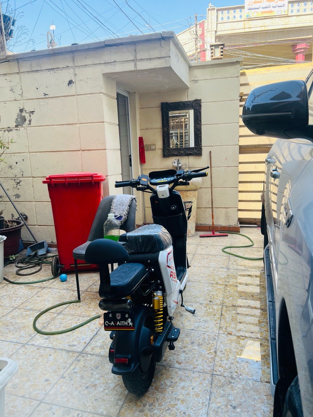 دراجه ار9 
بطاريات شهر واحد مستخدمات 
5بطاريات 32امبير 
بصمه سويج كارت 
بيه نضام السرقه 
السعر 500 وبيعه مجال قليل 
العنوان بغداد 
***********
موديل 2026 
