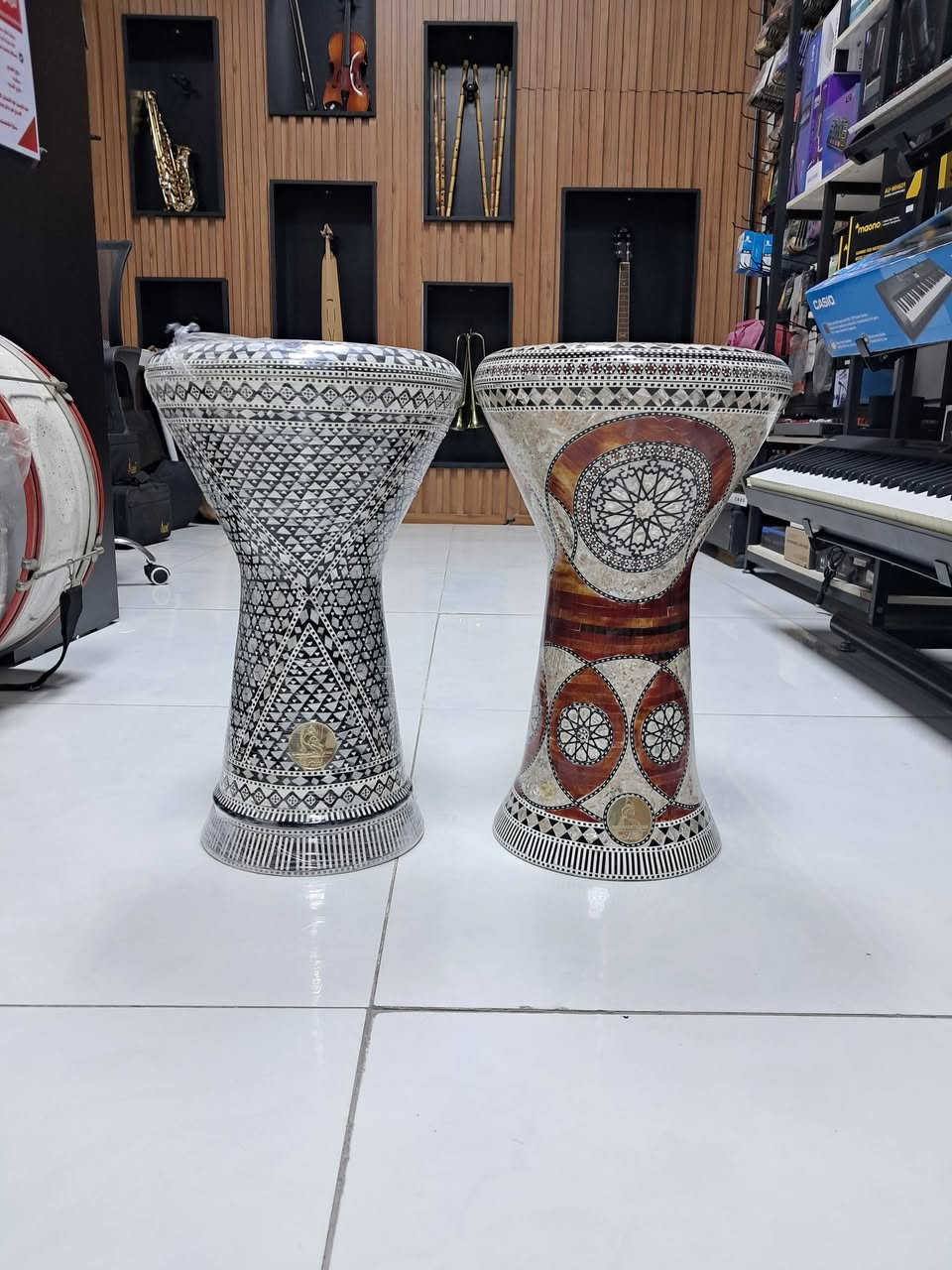 🎶🥁 تم الانتقال إلى مركز نهاوند للموسيقى 🥁🎶
وعلى بركة الله مسويلكم عرض مميز على الآلات الإيقاعية 🔥

🥁 إيقاع ملون — 30,000 د.ع
🥁 إيقاع موشم — 45,000 د.ع
🥁 إيقاع مصدف — 55,000 د.ع
🥁 إيقاع فرعوني — 60,000 د.ع
🥁 إيقاع سنباطي أصلي — 180,000 د.ع
🪘 رق خشب — 20,000 د.ع
🪘 مزهر برنج — 45,000 د.ع
🪵 خشبة عادية — 20,000 د.ع
🪵 خشبة أصلية — 30,000 د.ع

🔧 خدمات تبديل وصيانة
✅ لدينا تبديل أشعة الإيقاع والمزهر والرق والخشبة وبأسعار مناسبة.
🎻 كذلك لدينا تبديل أوتار العود والكيتار والكمان وجميع الآلات الوترية.

🚚 يوجد توصيل لجميع محافظات العراق

📍 لزيارة مركزنا:
الكرادة داخل – فرع مطعم دربونة
مركز نهاوند للموسيقى

📞 للتواصل والطلب:
واتساب واتصال: ***********

🎵 مركز نهاوند للموسيقى — آلات موسيقية، إكسسوارات وخدمات تبديل وصيانة 🎵
