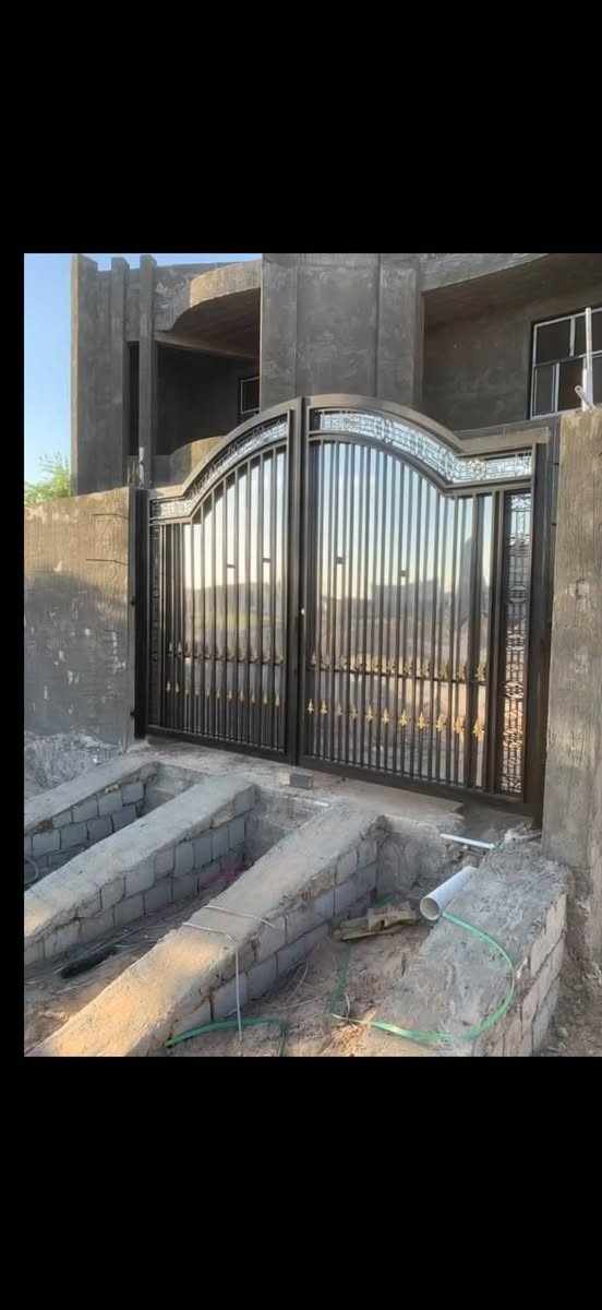 حدادة أبواب • تصميم مودرن • الأنبار رمادي