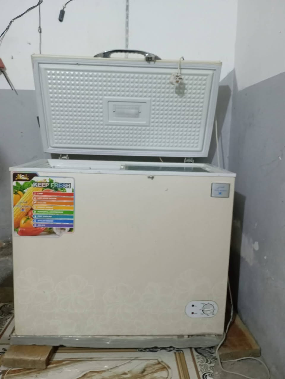مجمده  جديده استعمال قليل سعر 250المكان حله شارع 80 شارع الحسينيه رقم تواصل على هاذا الرقم وبي واتساب ***********
