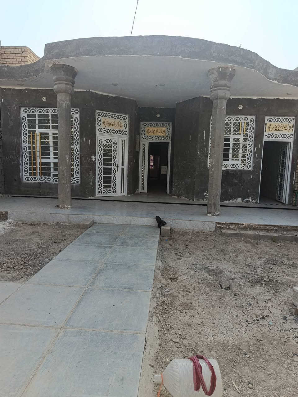 ٣٠٠م • بناء جديد • مثلث كلابين