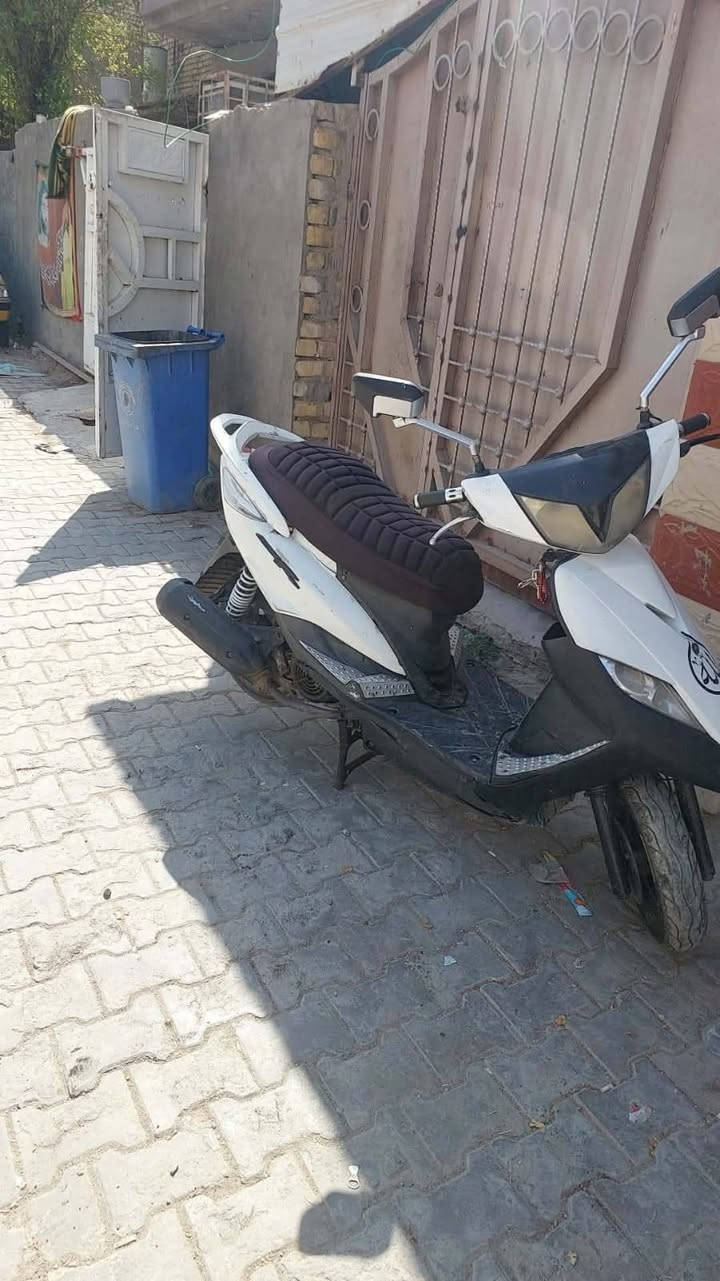 سلام عليكم ورحمة الله وبركاته إخواني عندي ماكس ثعلب دراجه بلاديه  شلعه ومعدل كلشي شغال بيهه نكره هندر  سعرر دراجه 300الف وبي مجال الطيبين مكاني شهداء البياع رقمي ***********واتصل وبخدمتك رجاءا المو شراي لا تكسر بحلال عالم لو ما تشتري  😊
