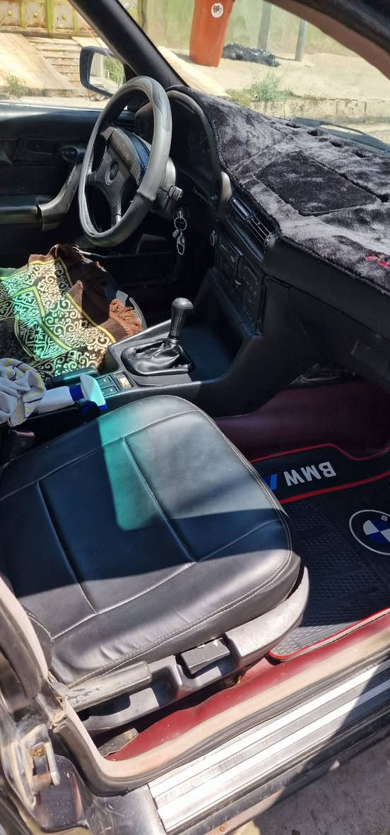 السلام عليكم للبيع BMW 525 موديل 1992 اصل مكفولة كير محرك شرط لا بخار والا صرف خير من الله  كير عادي محرك كبس تخم تاير جديد طخم جديد امامي خلفي فلنجات دسكات فتحة بس مو شغالة البارحة بدلتهن لايت زينون السيارة بيها طخة من جهت النفربل تكمة رقم اربيل شرط التحويل اتريد تحويل اتريد وكالة مكان السيارة موصل  الايسر رقم هاتف ***********\*********** بدون واتساب فقط اتصال  السعر 25 بيع مستعجل
