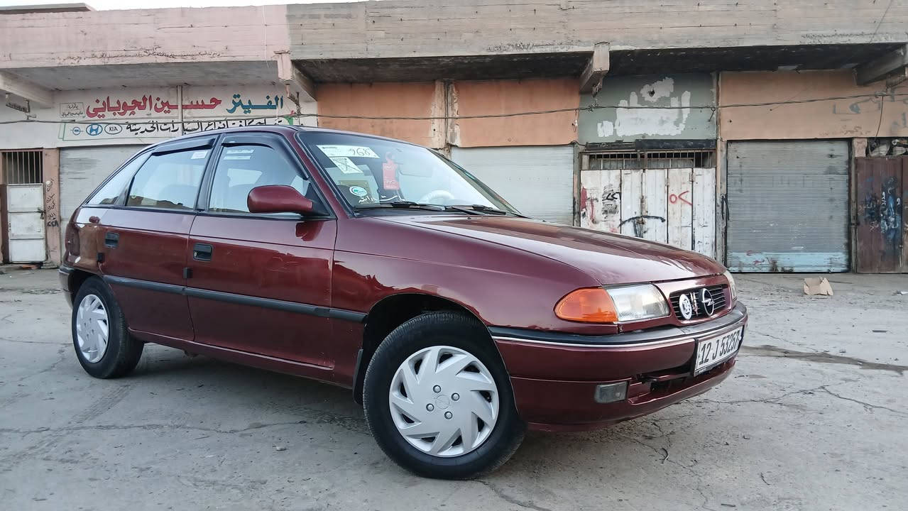 السلام عليكم سياره اوبل استرة موديل 1992
حجم المحرك 18
رقم نينوى دولي هزه جديدة شرط التحويل 
محرك نظيف كير شرط وايرمنية شغاله لايتات جديدة بكلايتات جديدة طخم جديد تواير جديدة تنتا سلايت مسجل اربع سماعات افانتي داخل جديد مصلح دواير ودوسات فقط الباقي وضع شركه 
السعر 38 وبيها مجال 
الموصل الجانب الايمن 
***********
***********
